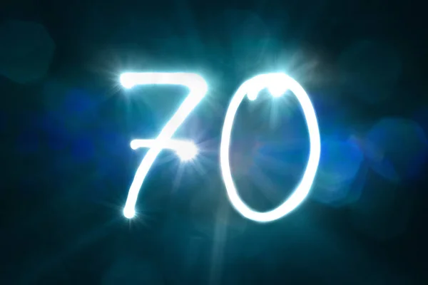 長時間露光中に懐中電灯で書かれた 70 の番号 — ストック写真