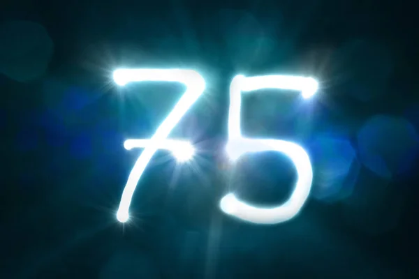 Setenta e cinco Números escritos com uma lanterna elétrica durante a exposição longa — Fotografia de Stock