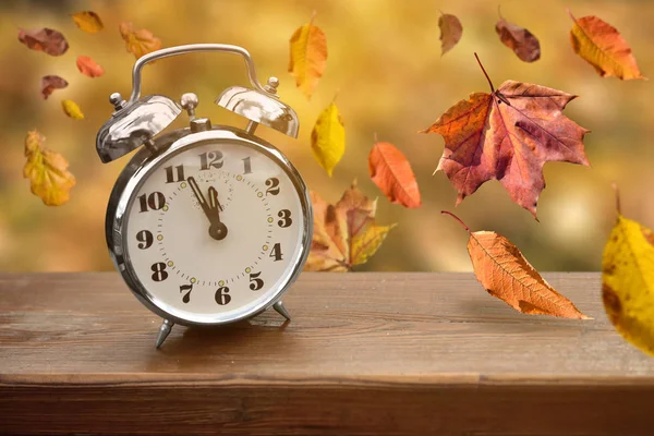 yaprakları alarm Sonbahar zaman randevu tatil tatil