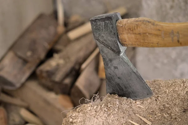 Сокира деревини подрібнити гребінь дрова пиломатеріали мотузка інструмент гострий жуйка — стокове фото