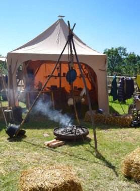 çadır şövalye Hint kayan yazı teepee Barbekü yangın Ocak duman