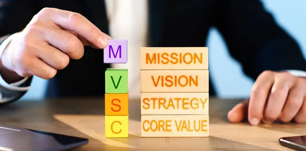 Mission Vision Core Value Strategy Concept Мужчина Складывает Деревянные Блоки — стоковое фото