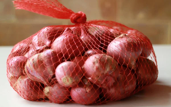 Κόκκινα Κρεμμύδια Στο Σάκκο Ματιών Έτοιμο Προς Πώληση — Φωτογραφία Αρχείου