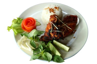 Izgara tavuk veya olarak bilinen ayam bakar. Endonezya popüler çanak.