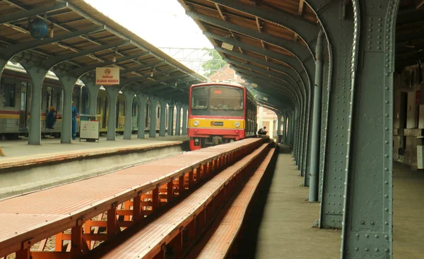 Jakarta Indonesia February 2017 Commuter Line Train Arrive Jakarta Kota — Stock fotografie