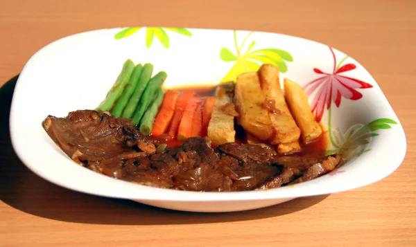 Steak Sapi Indonesia Atau Bistik Terbuat Dari Lidah Sapi Atau — Stok Foto