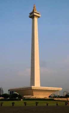 Jakarta, Endonezya - 13 Ekim 2017: Ulusal Anıtı (Monas), Merdeka Meydanı'nda Jakarta şehrinin simgesi.