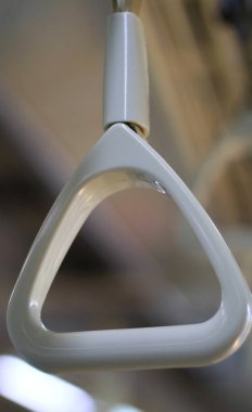 Plastik el korkuluk, banliyö hattı Jakarta.