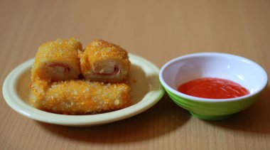 Sığır eti köfte ve domates sos füme.