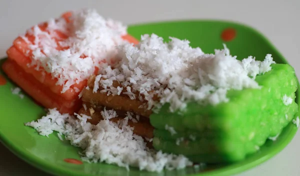Getuk Lindri Makanan Tradisional Indonesia Kue Ubi Singkong Ditaburi Kelapa — Stok Foto
