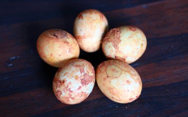 Mermer yumurta veya Telur Asin Pindang tuzlu. Endonezya ve Malezya'ünlü olan geleneksel mutfağı. 