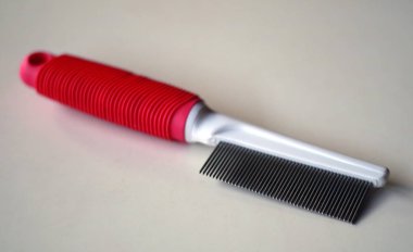 Kedi ya da köpek için tarak.