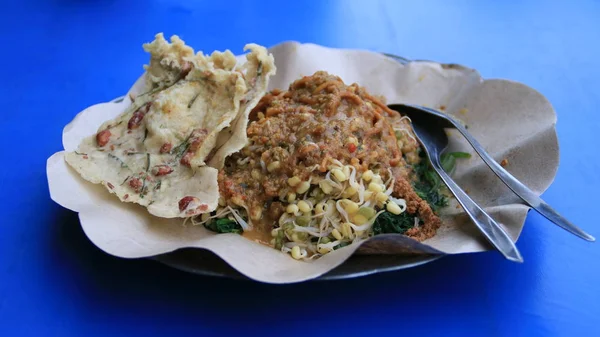 Pecel Salad Jawa Tradisional Makanan Indonesia Terdiri Dari Sayuran Campur — Stok Foto