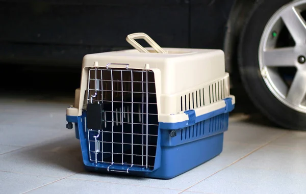 Pet carrier for cat or small dog.