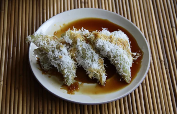 Lupis Lub Czasami Lopis Indonezyjski Tradycyjne Słodkie Ciasto Glutinous Ryżu — Zdjęcie stockowe