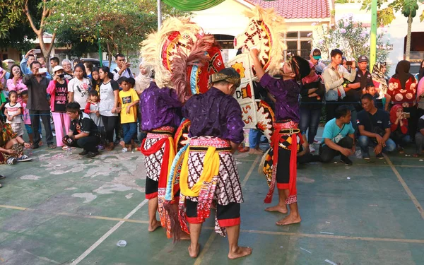 Jacarta Indonésia Maio 2018 Membro Sinar Siswo Magelang Ssm Dançando — Fotografia de Stock