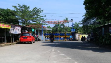 Depok, Endonezya - 22 Mayıs 2018: Depok tren depo. Güneydoğu Asya'nın en büyük tren depo. 2008 yılında kurulan, 27 hektarlık depo kadar 224 raylı araba kapasiteli.