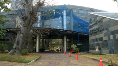 Depok, Endonezya - 19 Ağustos 2018: Batı Java Endonezya Üniversitesi Kütüphanesi.