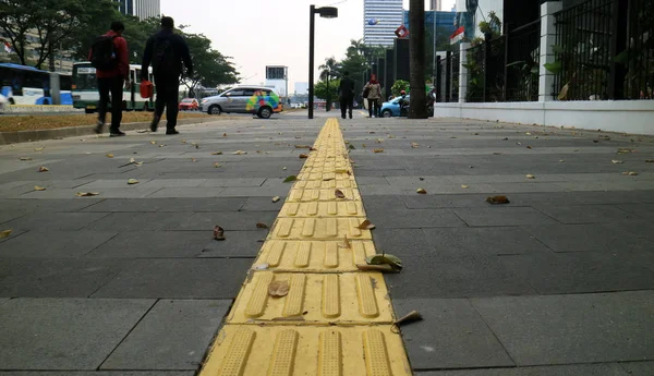 Jakarta Indonesia Agosto 2018 Sidewalk Markers Pedoni Ciechi Intorno Bung — Foto Stock