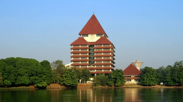 Depok Indonesien August 2018 Das Rektoratsgebäude Der Universität Indonesien Und — Stockfoto