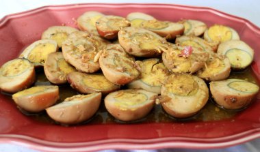 Yumurta semur veya Endonezya güveç. Tatlı soya sosuna yumurta.