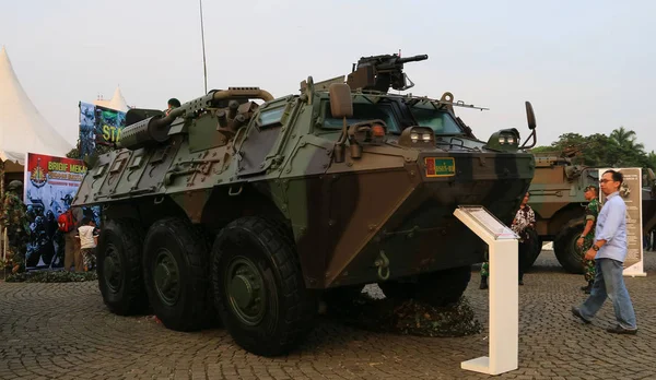 Jakarta Indonesia September 2018 Visitor See Anoa 6X6 Armoured Personnel — Stock Photo, Image