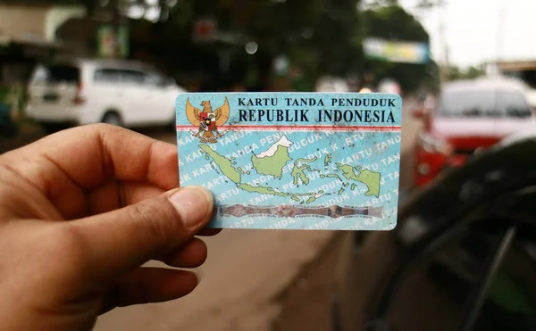 デポック インドネシア 2018 インドネシアの カードを文字通りでローカル Kartu Penduduk または Ktp として知られている表示誰か — ストック写真