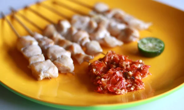 Sate Taichan Dengan Saus Cabai Ekstra Varian Dari Sate Ayam — Stok Foto