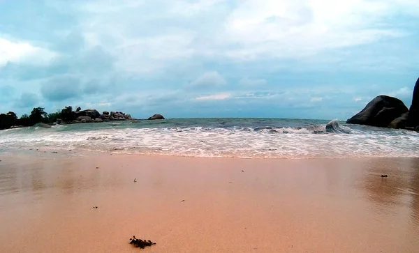 Playa Tanjung Tinggi Isla Belitung Indonesia Fantástica Vista Mar Abierto —  Fotos de Stock