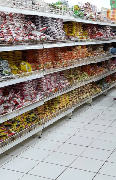 Depok Indonésia Janeiro 2019 Vários Macarrão Instantâneo Nas Prateleiras Supermercado — Fotografia de Stock