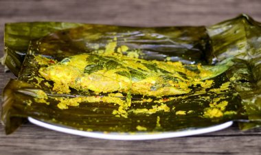 Pepes Ikan veya balık Pepes. Endonezya Gıda. Balık ve onun Marine sarmak için muz yaprakları ile gıda maddeleri (genellikle için balık) işlemek için yol. 