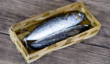 Pindang balık (Ikan işaret) sepeti bambu. Pindang tuz ve bazı baharat balıkta kaynar bir yöntemdir