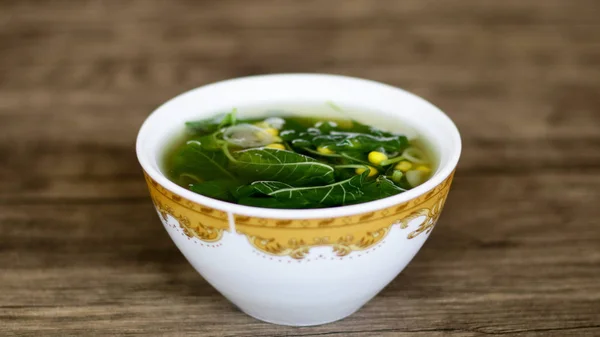Sayur Bening Bayam Spinach Clear Soup Fondo Legno Spinaci Bolliti — Foto Stock
