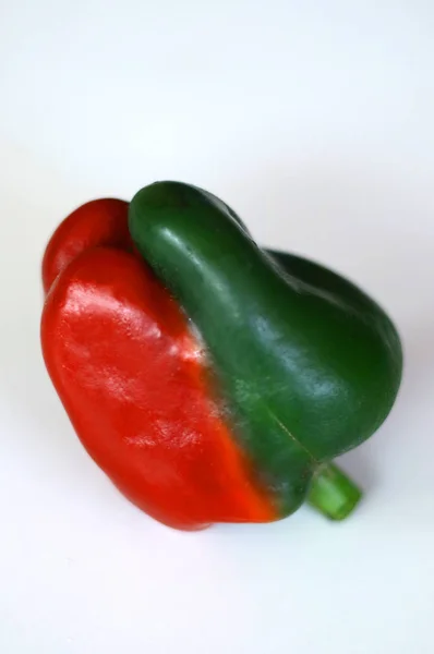 Paprika Bicolor Sobre Fondo Blanco —  Fotos de Stock