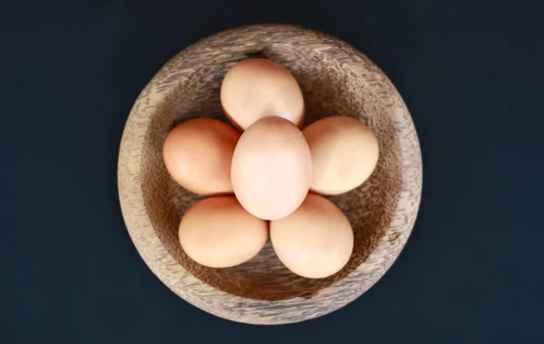 Faire Revenir Les Œufs Poulet Sur Une Assiette Bois Fond — Photo