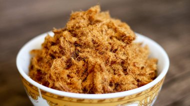 Ahşap arka planda rousong veya sığır ipi.