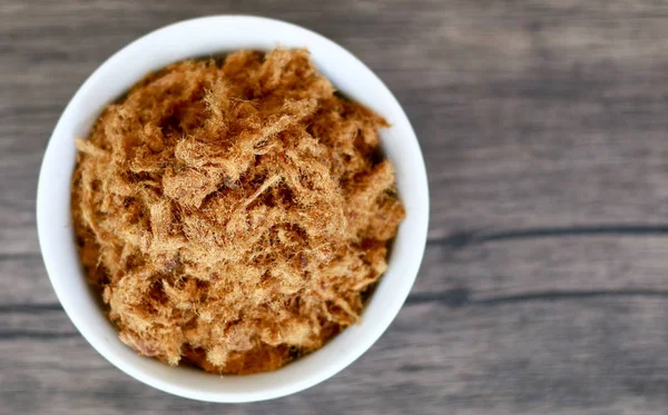 Ahşap arka planda rousong veya sığır ipi.