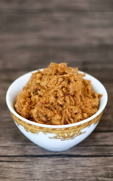 Ahşap arka planda rousong veya sığır ipi.