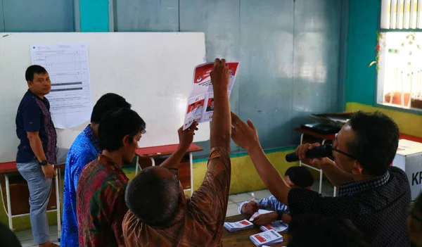 Depok Indonésia Abril 2019 Contagem Votos Para Eleição Presidencial Indonésia — Fotografia de Stock