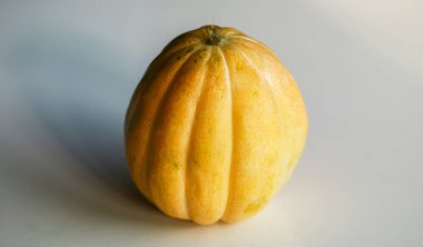 Beyaz arka planda kavun veya üfleme. 