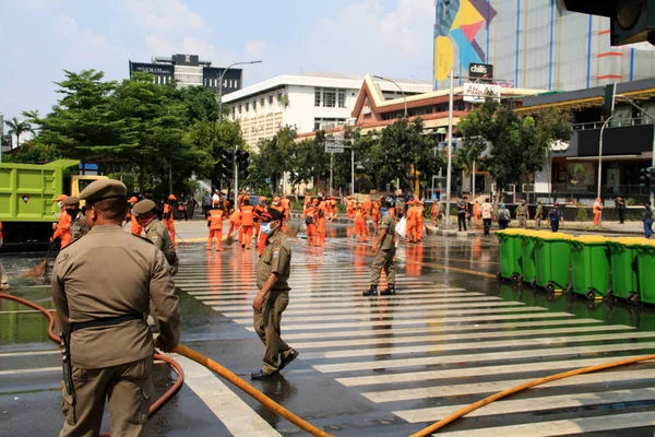 印度尼西亚雅加达 2019年5月23日 警察在5月22日雅加达骚乱后清理了Jalan Thamrin — 图库照片