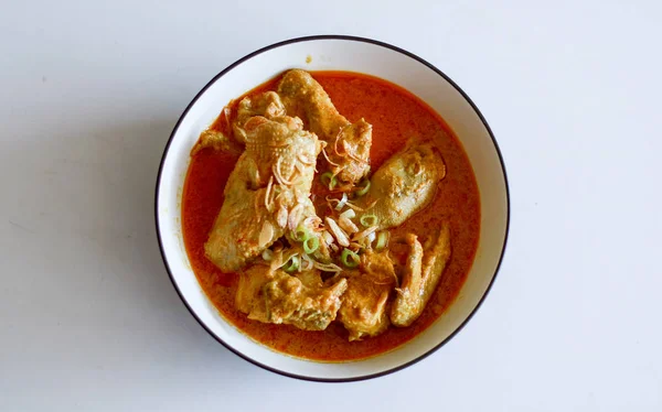 Indonesisches Gulai Ayam Oder Indonesisches Hühnercurry Einer Schüssel Auf Weißem — Stockfoto