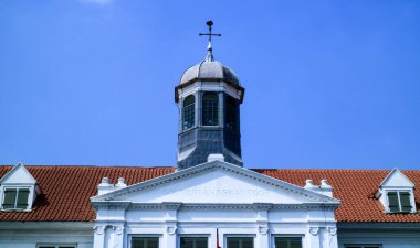 Jakarta, Endonezya - 10 Temmuz 2019: Eski Şehir'deki El-Tepeya Müzesi'nin (Jakarta Tarih Müzesi) kubbesi.