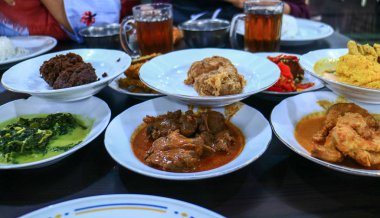 Padang Restaurant çeşitli menü, Endonezya yemekleri. 