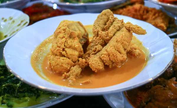 Fish Eggs Curry Gulai Telor Ikan Restaurante Padang Jacarta Indonésia — Fotografia de Stock