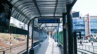 Jakarta, Endonezya-Temmuz 24, 2019: Sudirman Istasyonu 'ndan bni şehir Istasyonuna koridor (Havaalanı Tren Istasyonu)