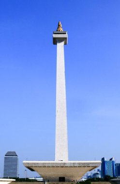 Jakarta, Endonezya-Temmuz 24, 2019: ulusal anıt görünümü (MONAS), Merdeka Meydanı 'nda Jakarta şehrin simgesi.  