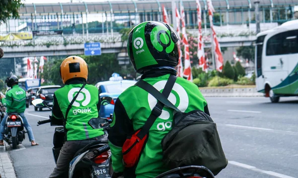 Jacarta Indonésia Agosto 2019 Motorista Gojek Mototaxista Passageiro Espera Jalan — Fotografia de Stock