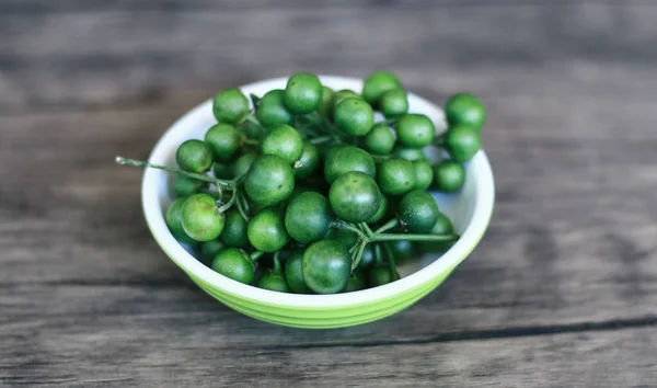 Leunca Solanum Nigrum Sur Fond Bois — Photo