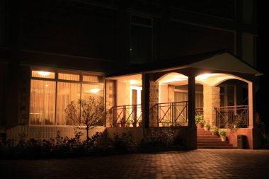 Otel gece fotoğrafı